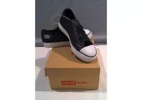 Four Pallets of 1600 Pairs Girls/Boys' Levi's Denim Shoes NEW CONDITION , Retail $30000
